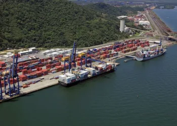 Marinha faz desinfecção de Porto de Itaguaí