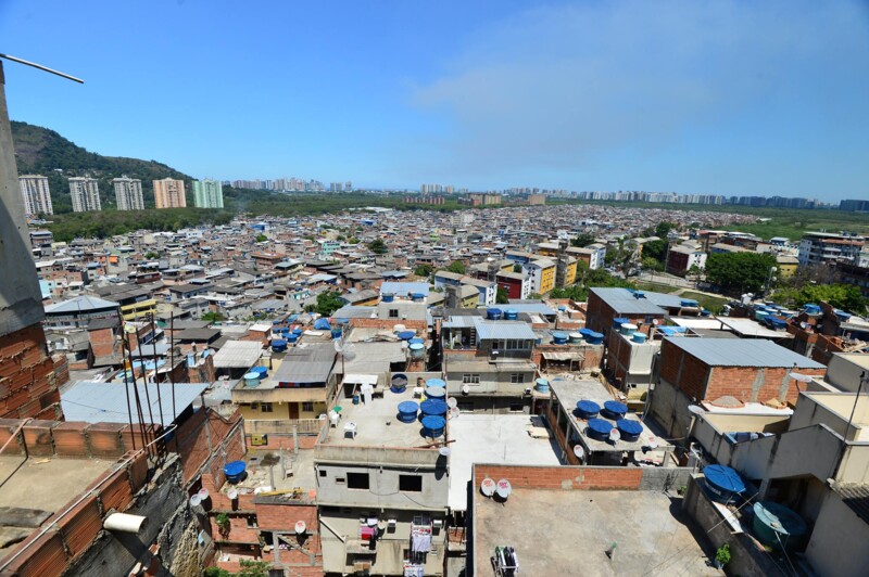 Policia realiza operação para prender integrantes da milícia em comunidade na Zona Oeste