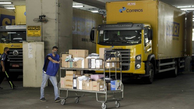 Trabalhadores dos Correios aprovam fim da paralisação e retorno imediato ao trabalho