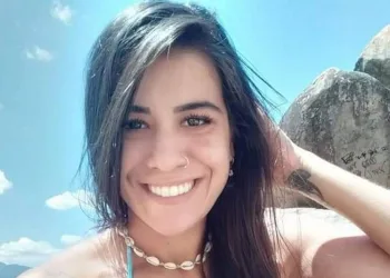 POLÍCIA INVESTIGA USO DE TRÊS FACAS EM MORTE DE ATRIZ PORNÔ NO RJ