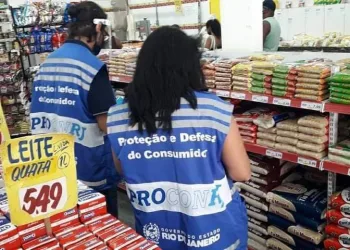 PROCON RJ DESCARTA MAIS DE 170 KG DE ALIMENTOS IMPRÓPRIOS EM SUPERMERCADOS DE CAMPO GRANDE FORA DA VALIDADE