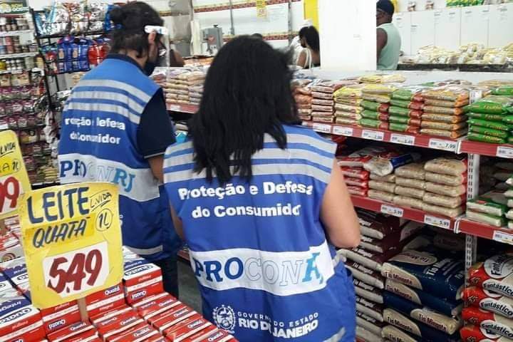 PROCON RJ DESCARTA MAIS DE 170 KG DE ALIMENTOS IMPRÓPRIOS EM SUPERMERCADOS DE CAMPO GRANDE FORA DA VALIDADE