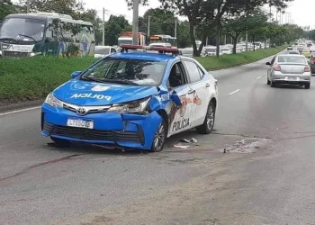 POLICIAL MORRE EM ATAQUE DE BANDIDOS A VEÍCULO DA PM NA AV BRASIL