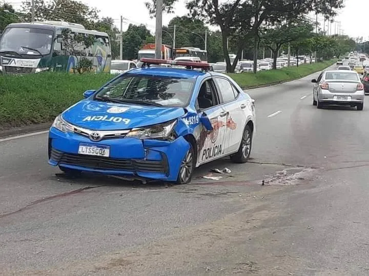 POLICIAL MORRE EM ATAQUE DE BANDIDOS A VEÍCULO DA PM NA AV BRASIL