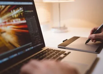 AGORA É LEI: EMPRESAS DEVEM INFORMAR REDUÇÃO DE VELOCIDADE DE INTERNET EM TEMPO REAL