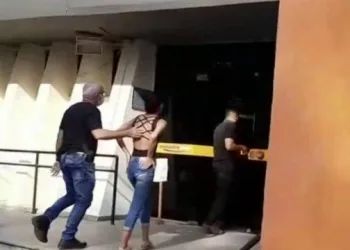 Mulher é presa suspeita de envenenar os dois filhos com chumbinho