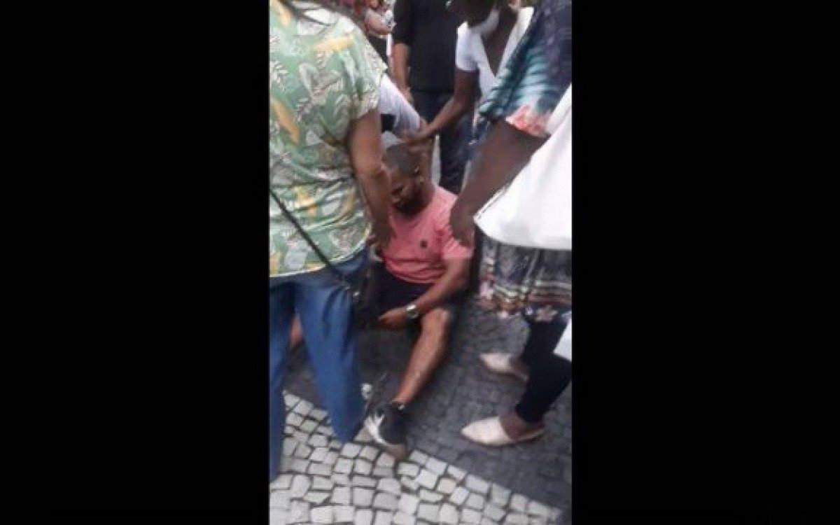 Homem negro é acusado injustamente de roubo em Duque de Caxias