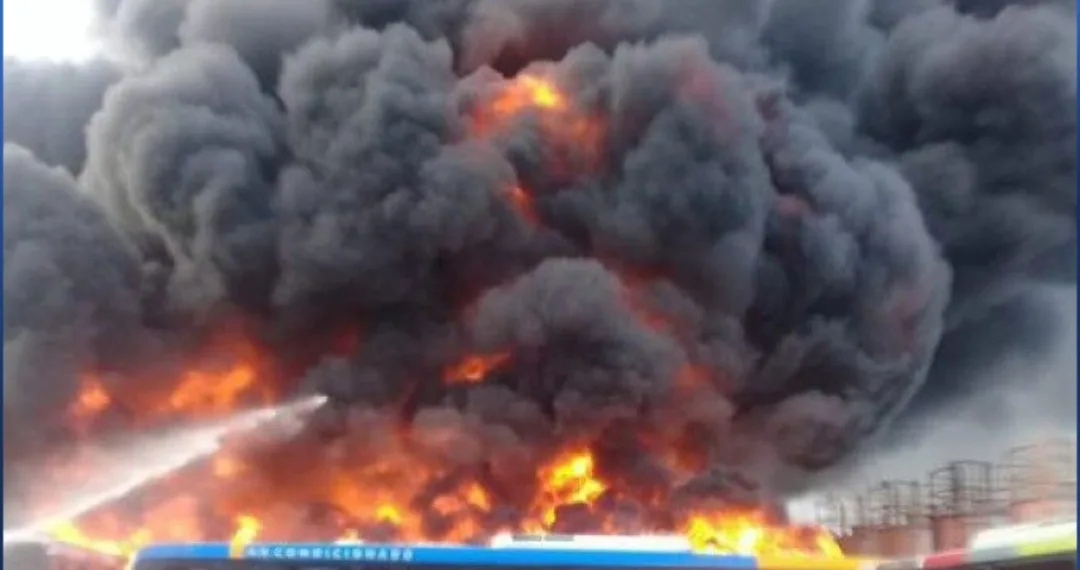 Incêndio destroe cinco ônibus na Zona Oeste do Rio de Janeiro