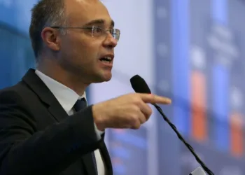 Ministro da Justiça testa positivo para covid-19