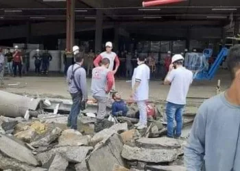 VIGA DE SUSTENTAÇÃO DO MERCADO ASSAÍ NO CENTRO DE CAMPO GRANDE CAI E FERE FUNCIONÁRIOS DA OBRA.