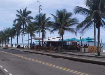 Quiosques da orla carioca poderão ter pequenas festas de Réveillon