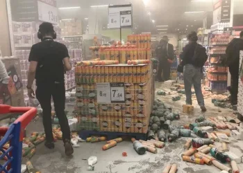https://ogimg.infoglobo.com.br/in/24758268-6b5-40c/FT1086A/652/xCarrefour-destruido.jpg.pagespeed.ic.9UTU6udGMT.jpg