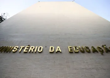 MEC determina volta às aulas presenciais a partir de janeiro