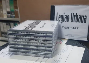 Polícia apreende CDs e fitas com músicas inéditas de Renato Russo