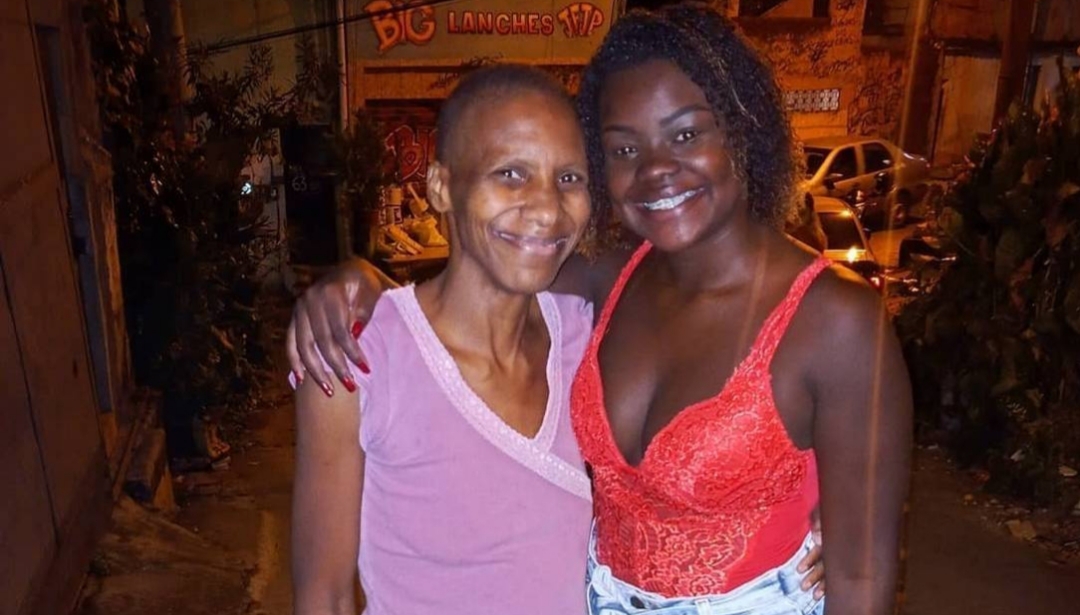 Deise do tombo arrecada mais de R$ 60 mil para vizinha com câncer em apenas um dia: ‘Estou aqui para ajudar’