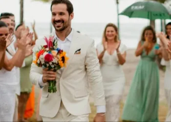 Médico celebra amor-próprio e “casa” com ele mesmo, após fim de noivado