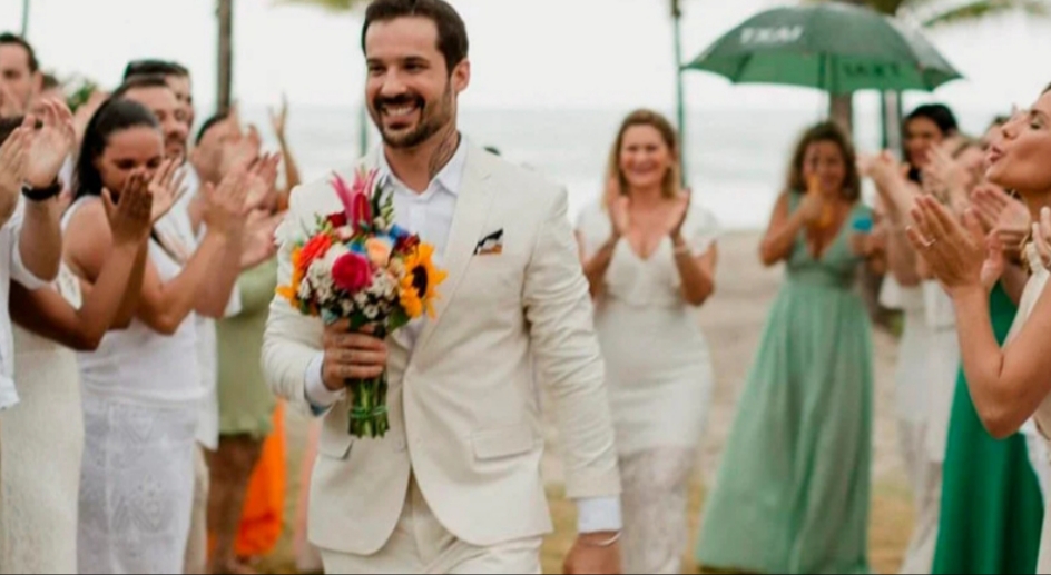 Médico celebra amor-próprio e “casa” com ele mesmo, após fim de noivado