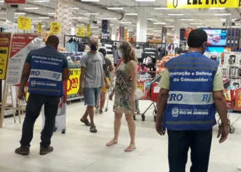 Procon-RJ descarta 30 kg de alimentos impróprios para o consumo em Campo Grande e Niterói