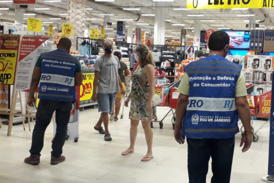 Procon-RJ descarta 30 kg de alimentos impróprios para o consumo em Campo Grande e Niterói