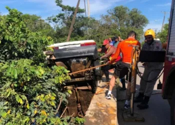 TRAGÉDIA – SEIS CRIANÇAS E UM ADULTO MORREM APÓS ACIDENTE NO RJ