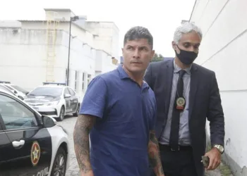 POLICIAIS SÃO PRESOS ACUSADOS DE TENTAR MATAR INSPETOR DA POLÍCIA CIVIL NO RIO