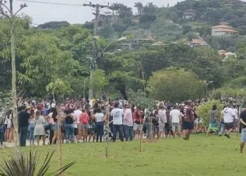CLIMA TENSO EM BÚZIOS!! PROTESTAM CONTRA MEDIDA POLÊMICA