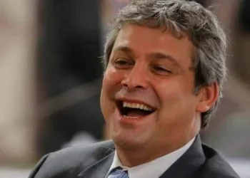 LINDBERGH FARIAS É AUTORIZADO PELO TSE ASSUMIR CARGO DE VEREADOR DO RIO