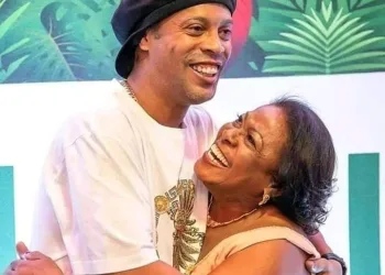 MÃE DO JOGADOR RONALDINHO GAÚCHO ESTÁ INTERNADA COM COVID-19