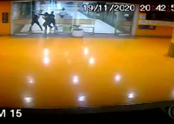 Defesa pede liberdade provisória de segurança preso pela morte de João Alberto