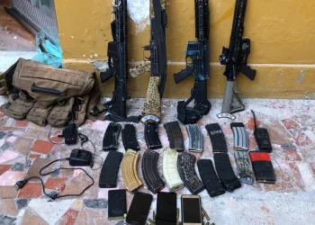 Guerra do tráfico: PM liberta família mantida refém e apreende cinco fuzis na Zona Norte do Rio