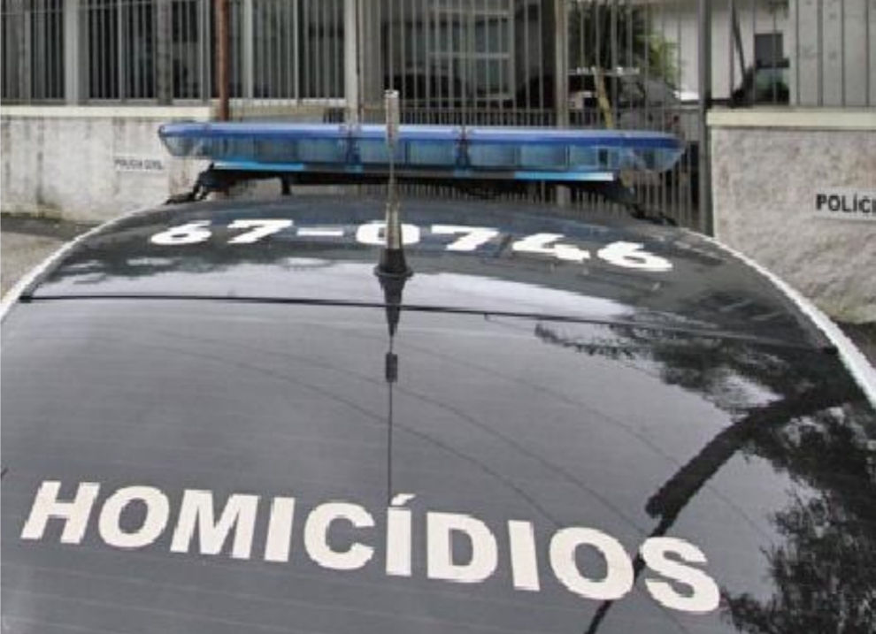 Mulher esfaqueia e mata o marido  no RJ