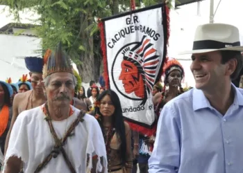 Paes: “Vamos preparar 2022, que vai ser o Carnaval das galáxias”