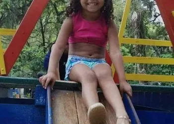 CRIANÇA DE 5 ANOS MORRE VÍTIMA DE BALA PERDIDA NO RIO