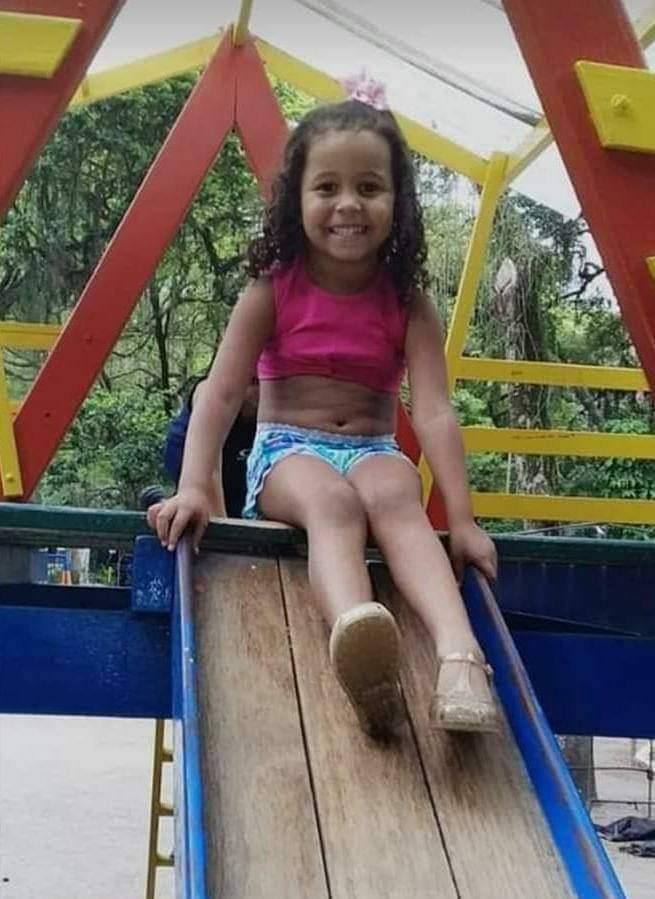 CRIANÇA DE 5 ANOS MORRE VÍTIMA DE BALA PERDIDA NO RIO