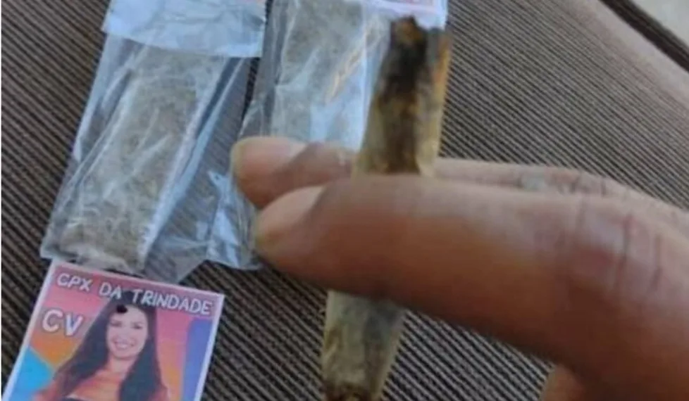 Traficantes usam fotos de Juliette em propaganda de maconha no RJ