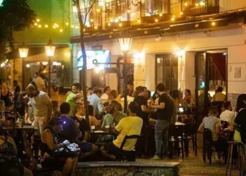 ASSOCIAÇÃO DERRUBA DECRETO DE PAES E BARES E RESTAURANTES DO RIO PODERÃO FUNCIONAR ATE ÀS 20H