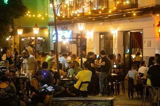 ASSOCIAÇÃO DERRUBA DECRETO DE PAES E BARES E RESTAURANTES DO RIO PODERÃO FUNCIONAR ATE ÀS 20H