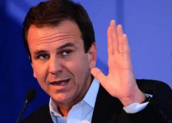 Prefeito Eduardo Paes negocia com a vacina Sputnik V