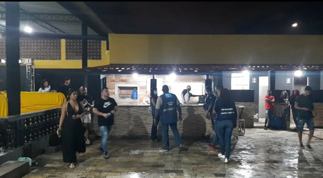 Prefeitura do Rio estoura festa clandestina com 100 pessoas na Zona Oeste