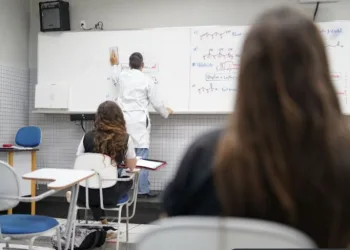 Covid-19: escolas do Rio reiniciam hoje aulas presenciais