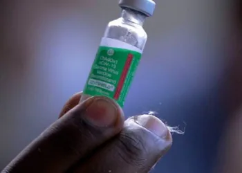 Bio-Manguinhos produz 900 mil doses de vacina contra covid-19 por dia