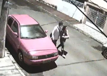 MULHER É ROUBADA E ESTUPRADA NO RJ( VIDEO)