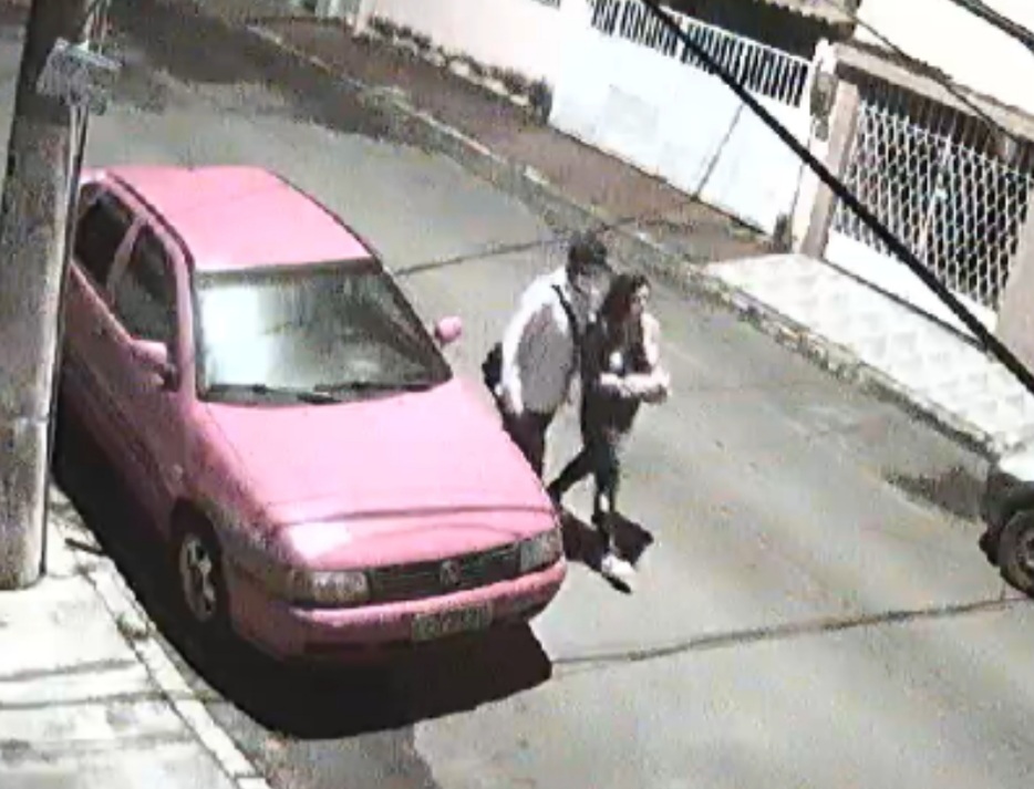 MULHER É ROUBADA E ESTUPRADA NO RJ( VIDEO)