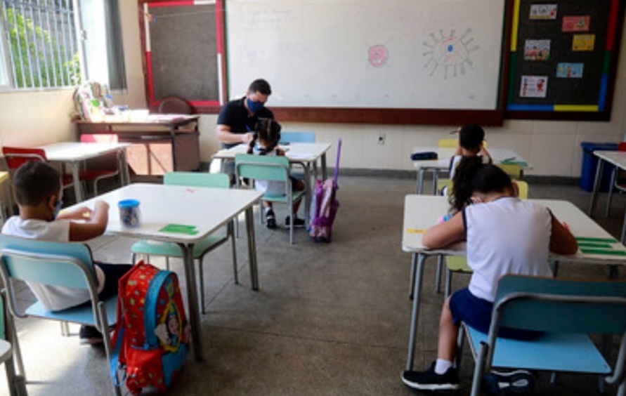 Mais escolas municipais retomam esta semana o ensino presencial. Confira a lista