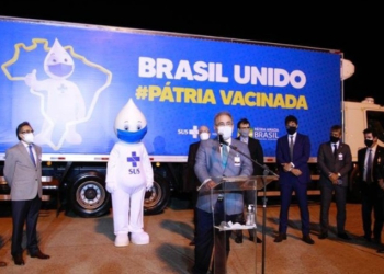 Chega ao Brasil 1º lote da vacina da Pfizer-BioNTech