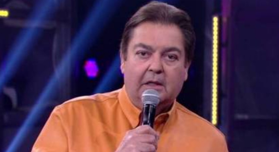 Fausto Silva acerta com a Band e assina contrato na semana que vem