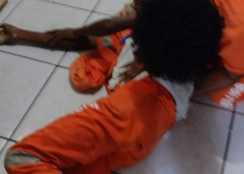 GARIS SÃO BALEADOS EM TIROTEIO EM COMUNIDADE DO RJ