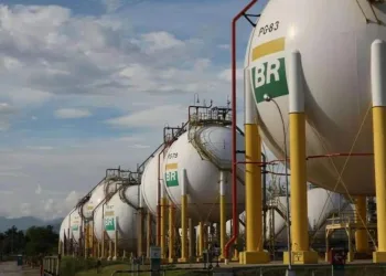 PETROBRAS REAJUSTA PREÇO DO GÁS NATURAL EM MAIS DE 30 %