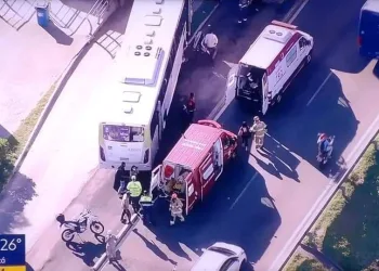 ACIDENTE ENTRE UM BRT E ÔNIBUS DEIXA VARIOS FERIDOS NO RIO
