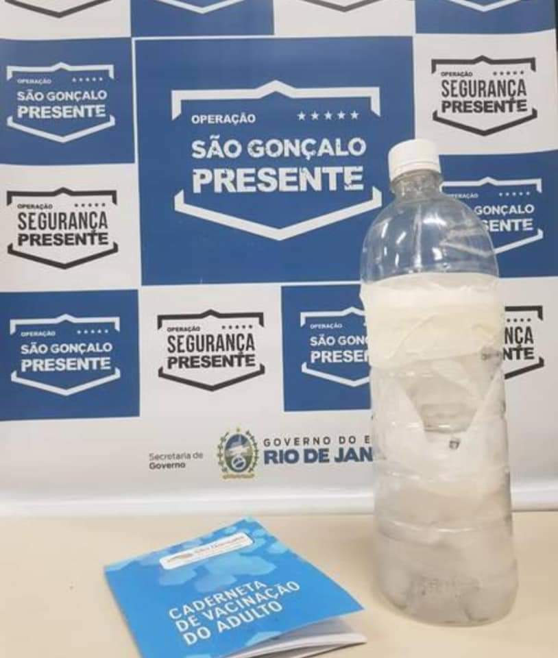 TÉCNICA DE ENFERMAGEM É PRESA COM RESTOS DE VACINA CONTRA A COVID